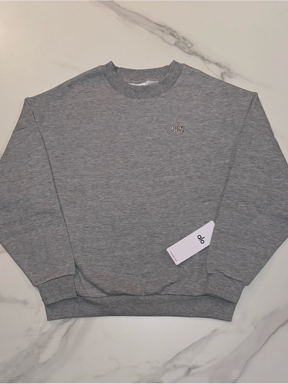 Alo Yoga Accolade Crew Neck Sweatshirt Athletic Heather Grey NWT Size Medium